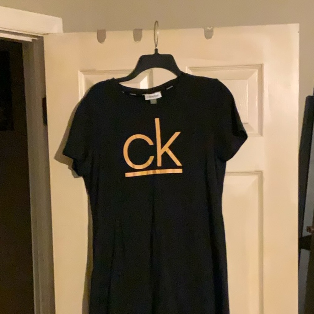 Calvin Klein black sleeveless crew neck shirt